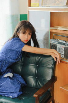 办公室的超短裙女教师美女